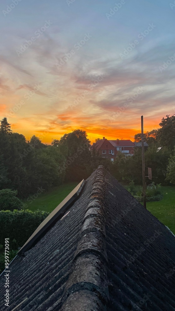 Fototapeta premium Sonnenuntergang auf dem Dorf