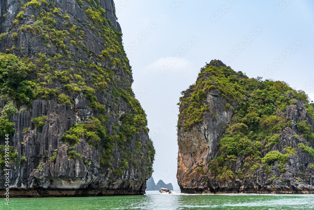 Fototapeta premium Small passage between two islets in Ha Long Bay, Quang Ninh, Vietnam