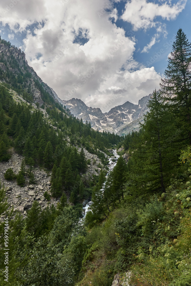Fototapeta premium Beautiful views of the mountains and the glacial cirque on the route to the Refuge des Bans, in the Écrins National Park. Alps. France