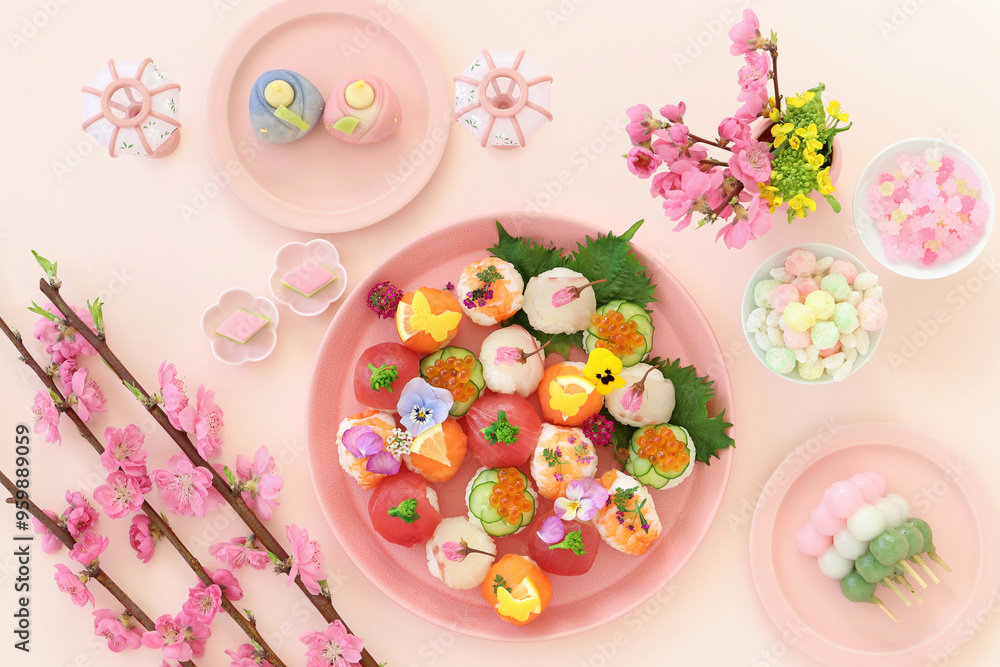 おひなまつりのテーブル エディブルフラワーを添えたお花の手まり寿司 おひなまつりのテーブル エディブルフラワーを添えたお花の手まり寿司