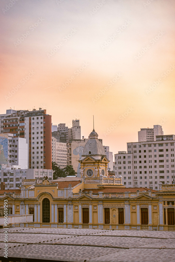 Fototapeta premium Final de tarde em Belo Horizonte com o prédio da estação central em destaque
