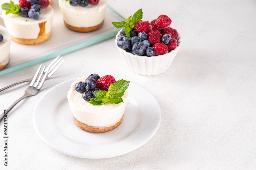 Mini vanilla New York cheesecakes Mini vanilla New York cheesecakes