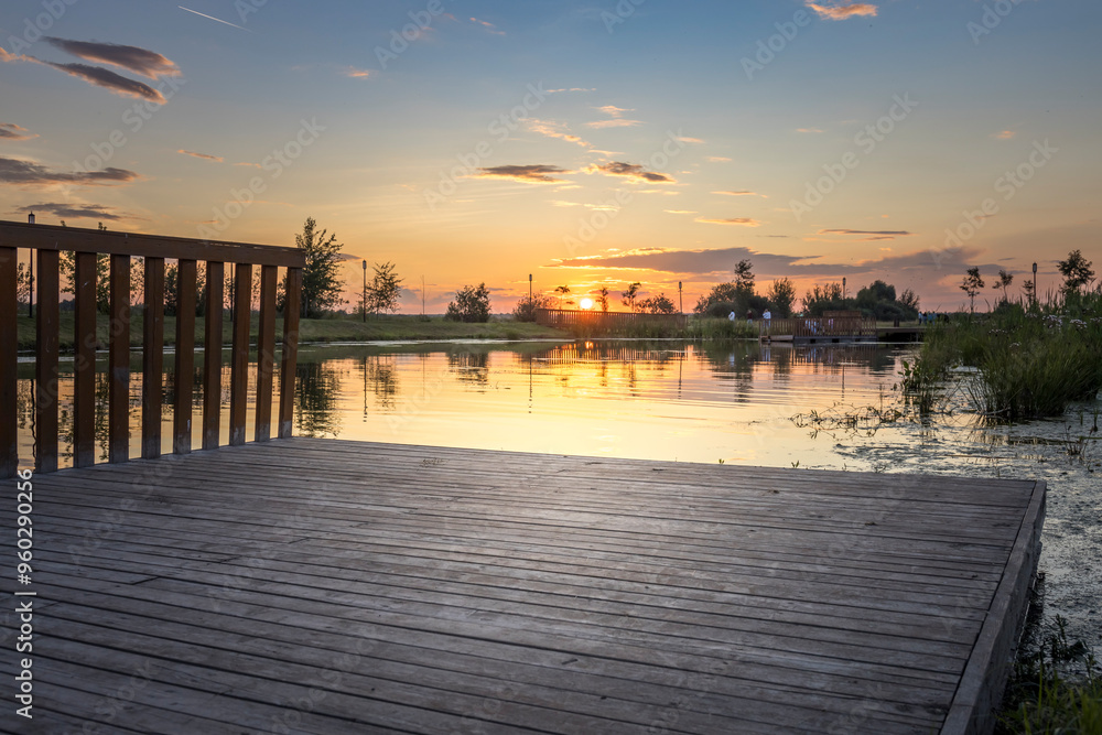 Obraz premium A wooden pier with a lake in the background