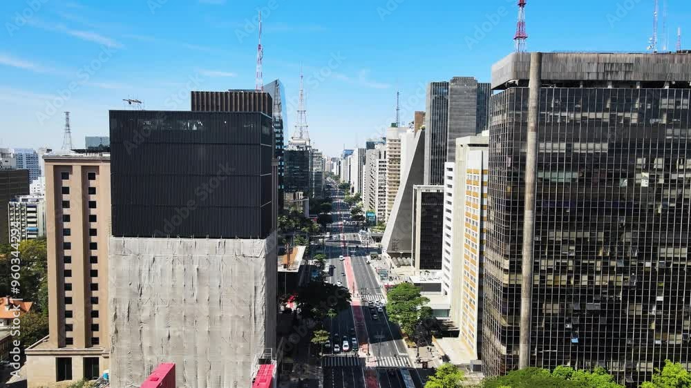 Drone sobrevoando a Av. Paulista - São Paulo