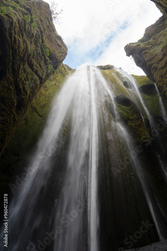 In der Felsspalte des Gljúfrabúi