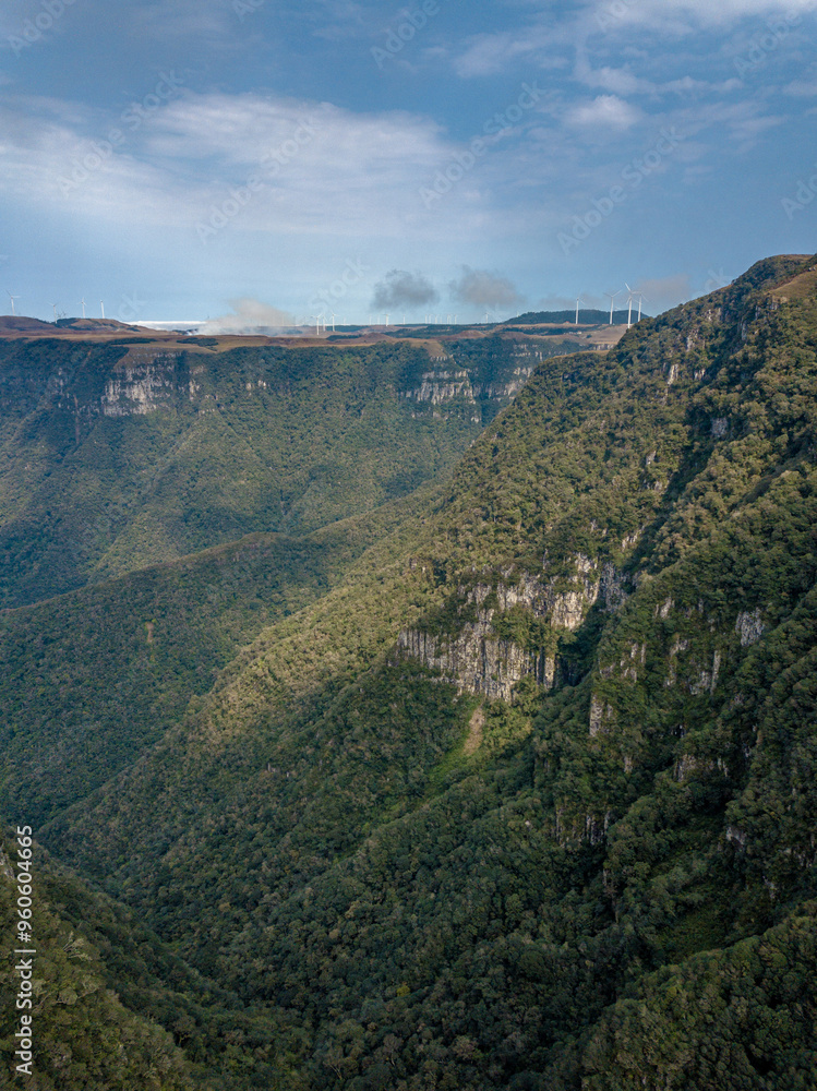 Cânions do Ronda, vista do Mirante Serra Parque, Bom Jardim da Serra, Santa Catarina, Brasil. Cânions do Ronda, vista do Mirante Serra Parque, Bom Jardim da Serra, Santa Catarina, Brasil.