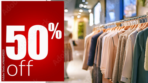Loja de roupas, com manequins desfocados no fundo . Tons de primavera. banner 50% off. Placa de desconto. photo