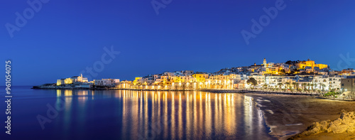 Canvas-taulu Panorama of the beautiful city of Vieste on the Gargano in Puglia, Italy, at nig
