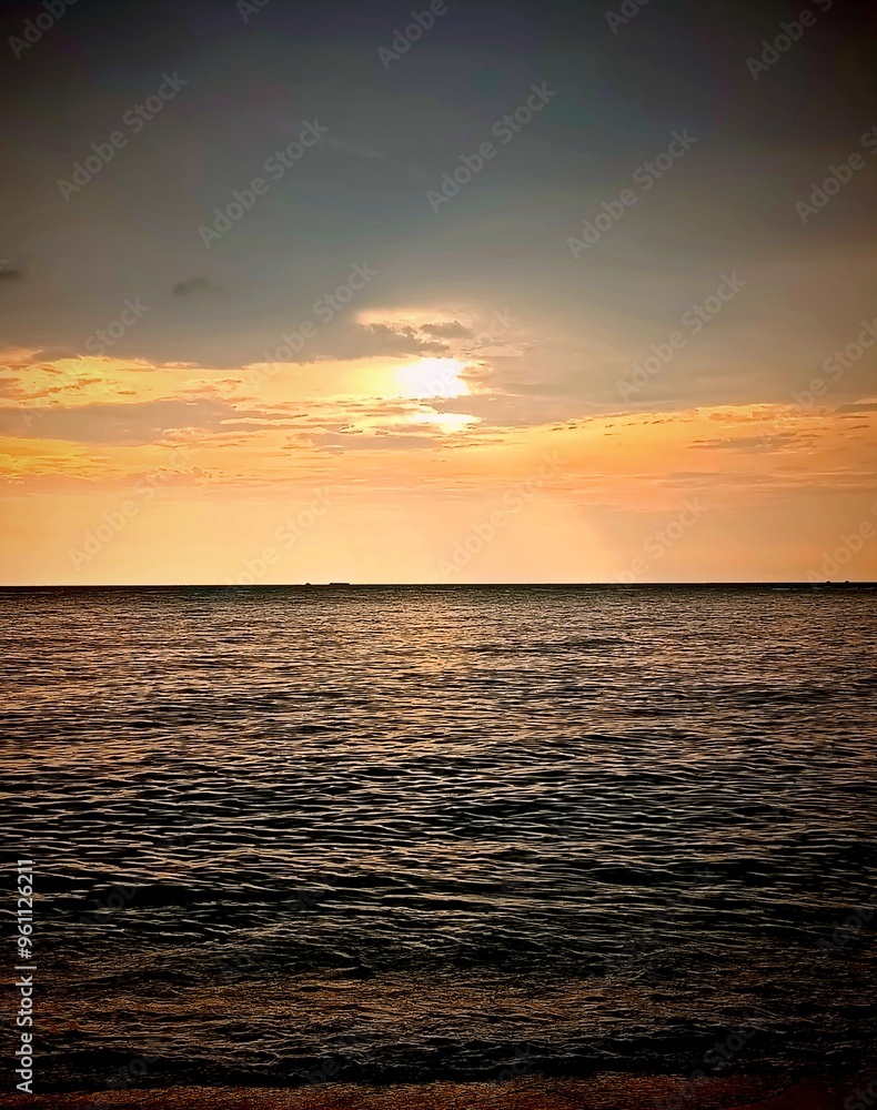 Obraz premium sunset over the sea