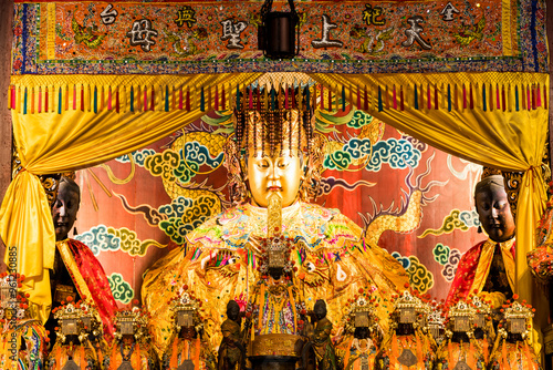 Cuadro en lienzo The main hall of the Great Mazu Temple in Tainan, Taiwan, enshrined statues of Mazu