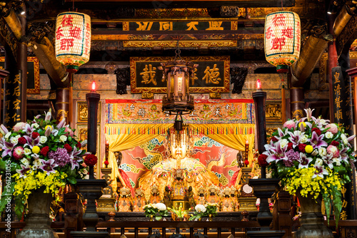 Cuadro en lienzo The main hall of the Great Mazu Temple in Tainan, Taiwan, enshrined statues of Mazu