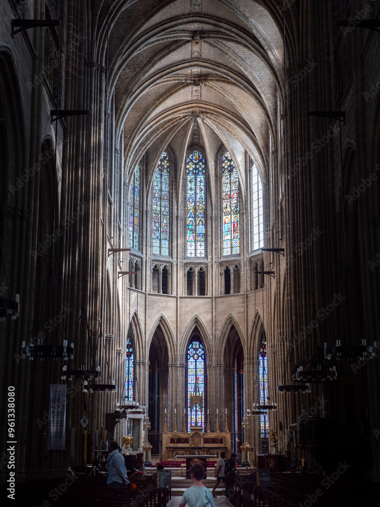 Intérieur de la cathédrale de Limoges Intérieur de la cathédrale de Limoges