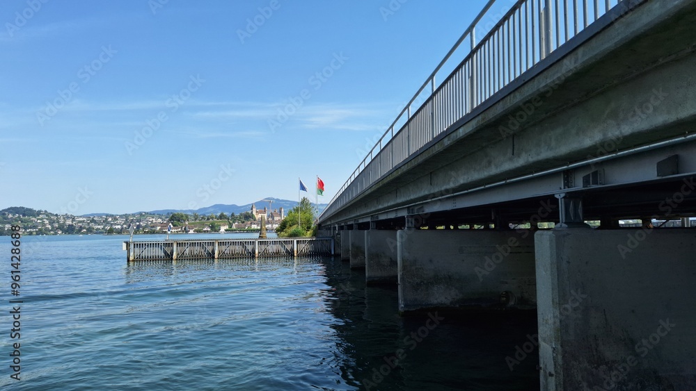 Obraz premium Lake views of Rapperswil and surrounding areas