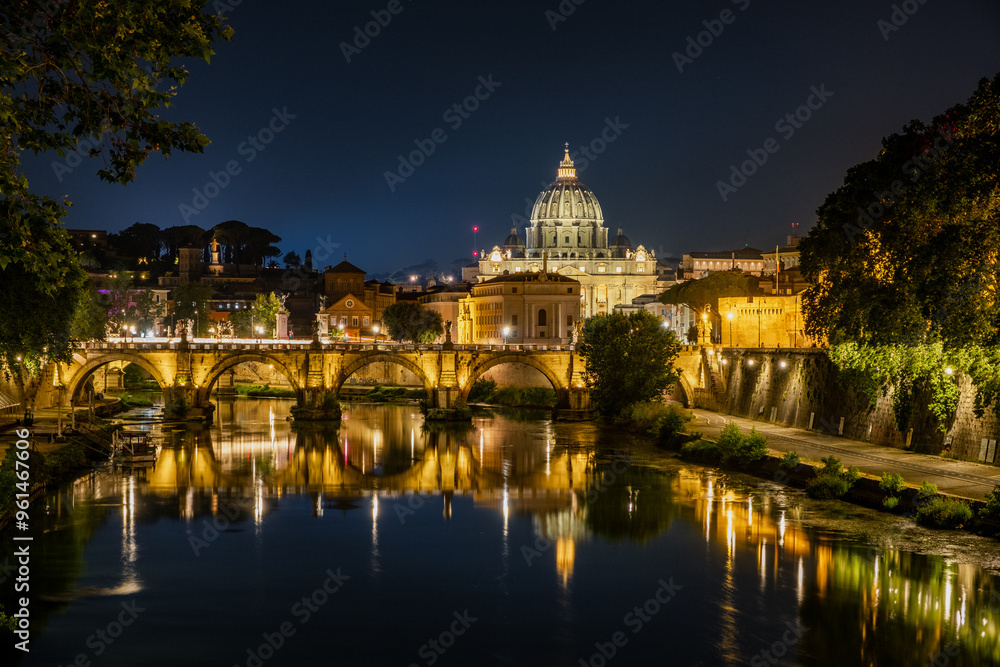 Fototapeta premium Lungotevere notturno, con sfondo il Vaticano