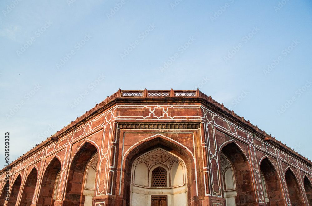 Obraz premium Humayun's tomb is the tomb of Mughal emperor, Mirza Nasir al-Din Muhammad commonly known as Humayun situated in Delhi, India.