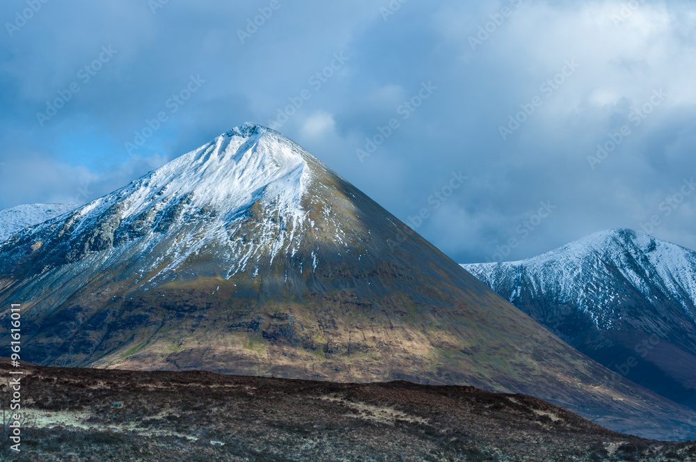 Fototapeta premium Scottish mountain mountain in winter with snow cap