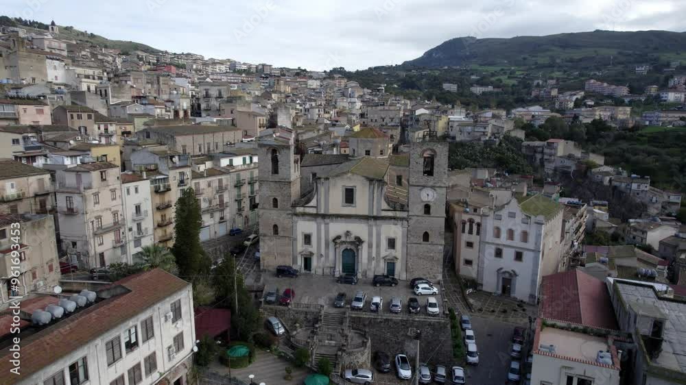 drone vista su Chiesa di San Benedetto di Caccamo, Sicilia, Italia.
drone vista su Chiesa di San Benedetto di Caccamo, Sicilia, Italia.