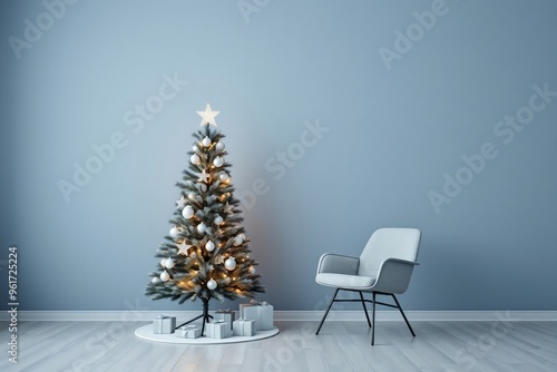 Minimalistische Weihnachtsstimmung: Stilvolle Festdekoration neben einzelnem Stuhl. photo