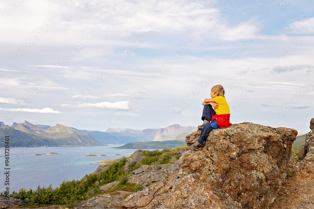 Obraz premium Family with children and pet, hiking Sukkertoppen trail on Senja island, Norway