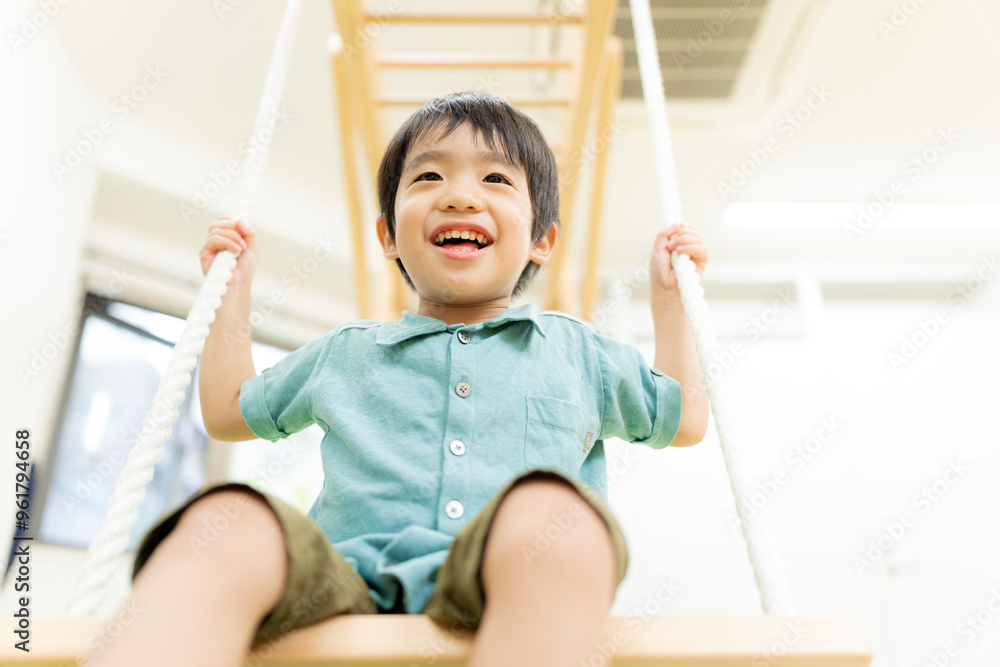 屋内保育イメージ_ブランコ 屋内保育イメージ_ブランコ