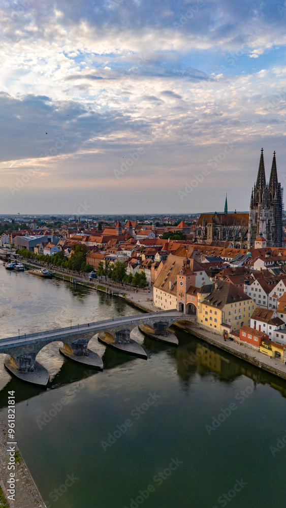 Fototapeta premium Panoramablick über die Altstadt von Regensburg