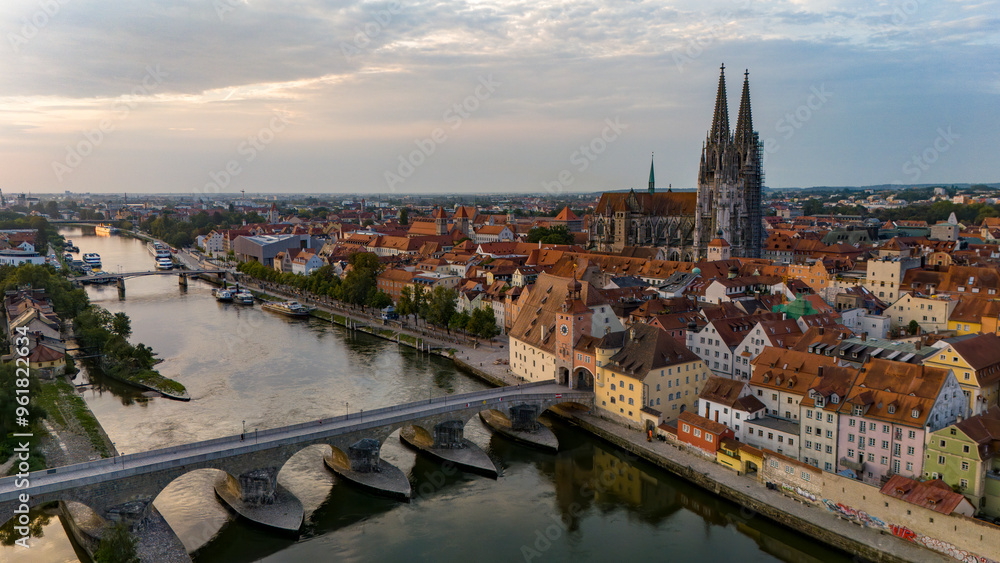 Obraz premium Panoramablick über die Altstadt von Regensburg