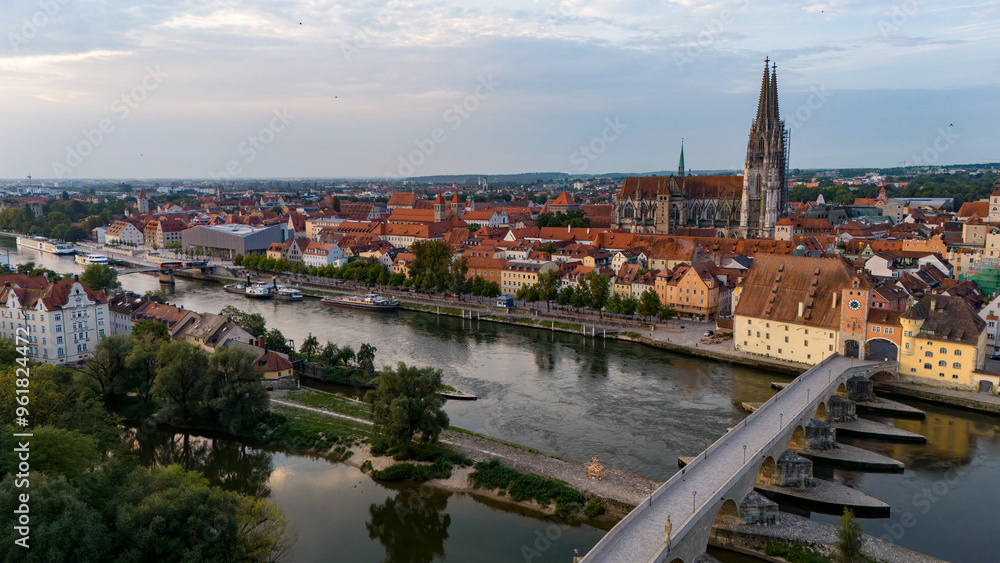 Obraz premium Panoramablick über die Altstadt von Regensburg