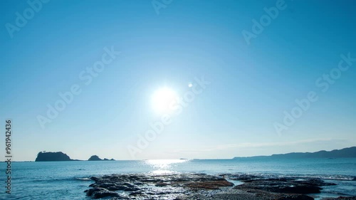 水平線から登る太陽　日の出から日の入までのタイムラプス　海の風景　和歌山県串本町　鯛島
