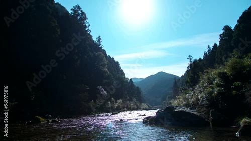 川に掛かる太陽　タイムラプス　田舎の風景　太陽の光　和歌山県新宮市高田