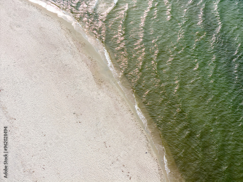 Zdjęcie lotnicze plaży nad morzem. Mierzeja Wiślana nad morzem Bałtyckim photo