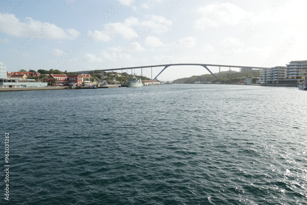 Fototapeta premium Queen Juliana Bridge connecting Punda to Otrobanda berth of Willemstad, capital of Curacao in the Caribbean.