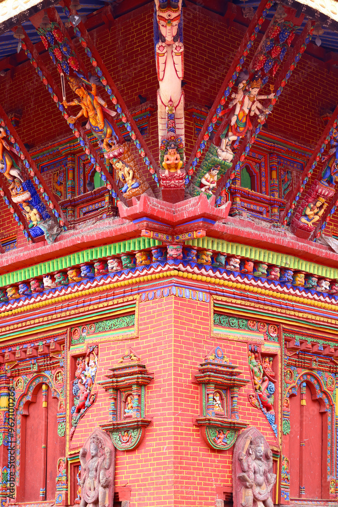 Obraz premium Changu Narayan Temple close-up showcasing intricate wooden carvings, colorful deities, and traditional Nepali architectural details. The oldest temple of Nepal.