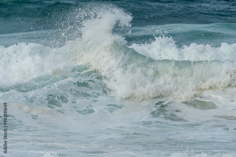 Fototapeta premium Wave of the green and blue Atlantic Ocean at the edge of a beach in the Iroise Sea.