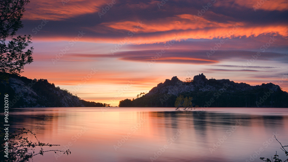 Fototapeta premium Sunrise at the Corsican lake