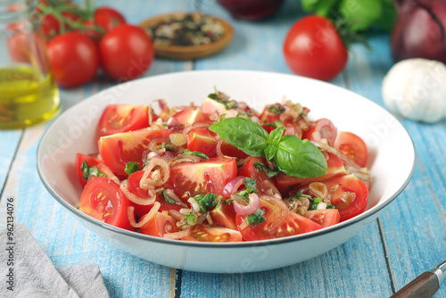 A bowl with Romanian tomato salad de Rosii