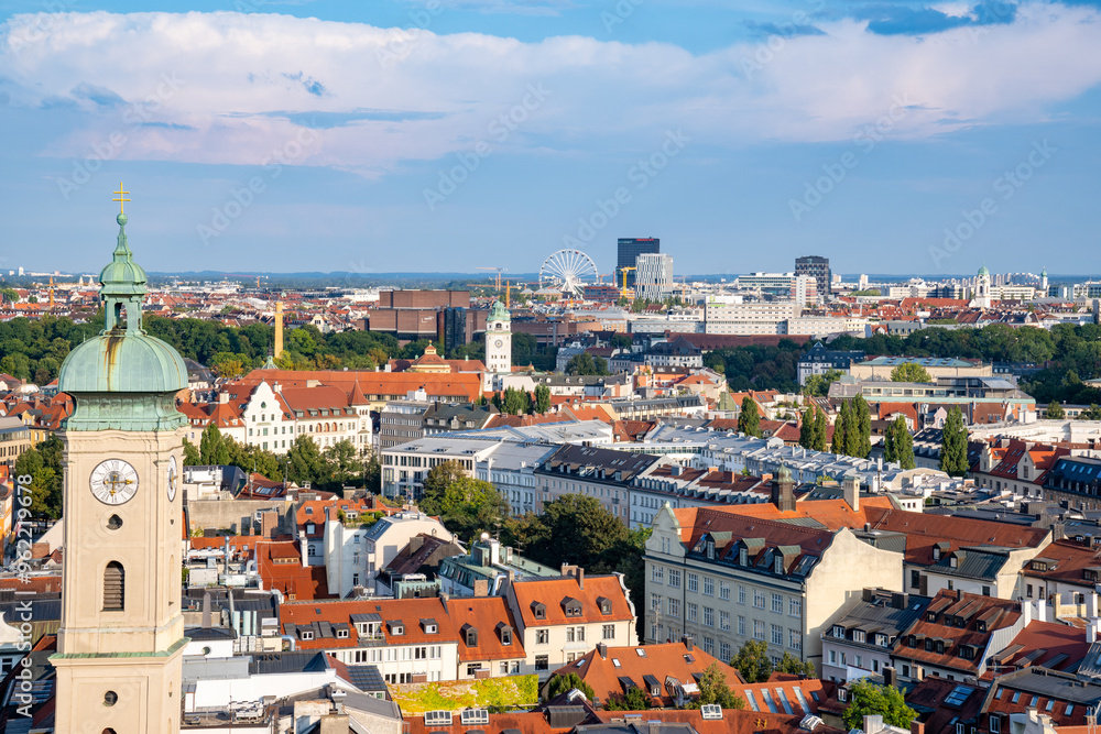 Obraz premium Panoramic view from the tower of the old Peter past the Church of holy spirit over Munich, Bavaria, Germany