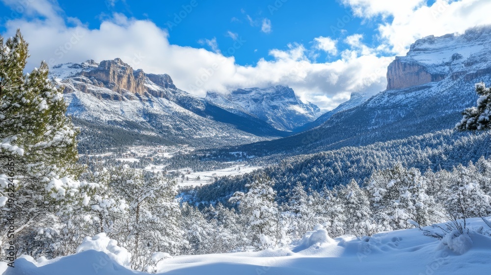 Fototapeta premium Snowy mountain views in Pineta Valley, Spain