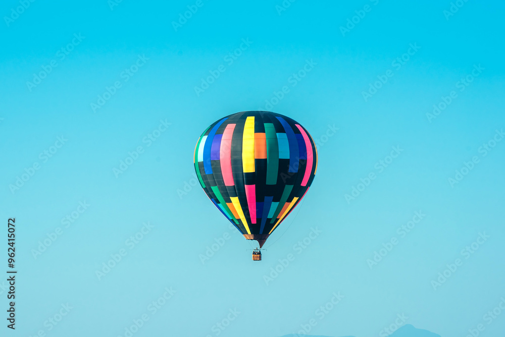 Obraz premium The magic and grandeur of ballooning with images that reveal the beauty of one of the most fascinating sports in the world. The serene flight of colorful balloons against the endless sky