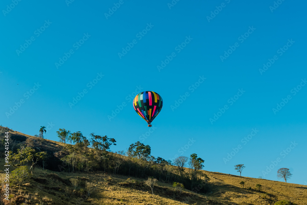 Obraz premium The magic and grandeur of ballooning with images that reveal the beauty of one of the most fascinating sports in the world. The serene flight of colorful balloons against the endless sky
