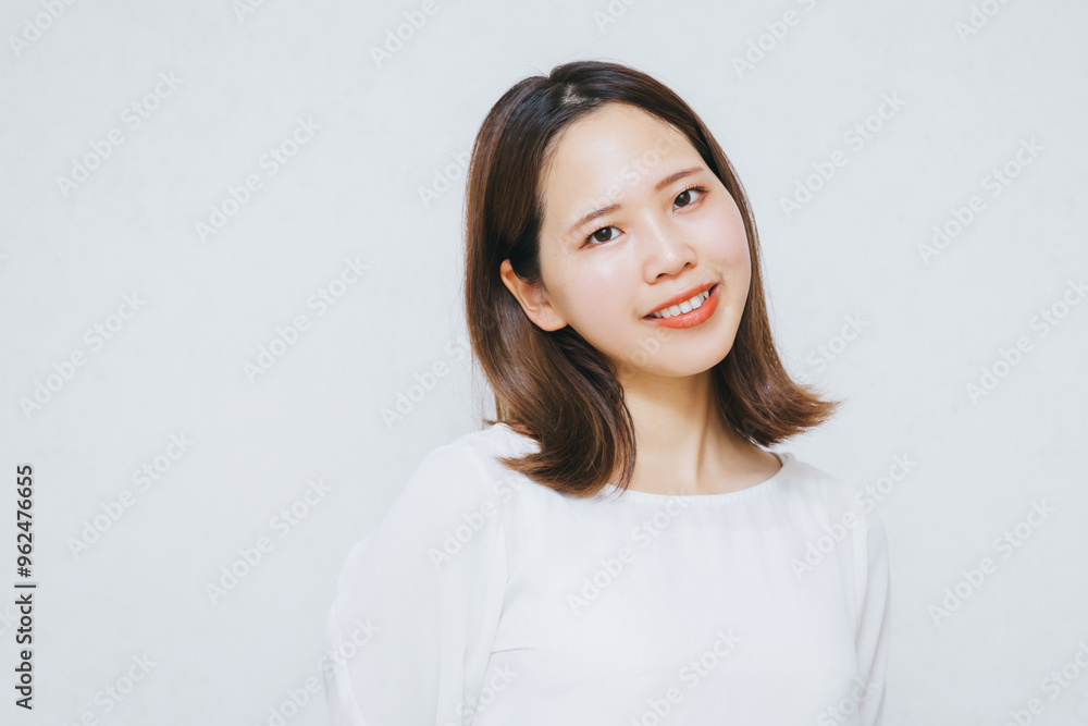 笑顔で綺麗な女性がこちらを見る
beautiful woman with a smile 笑顔で綺麗な女性がこちらを見る
beautiful woman with a smile
