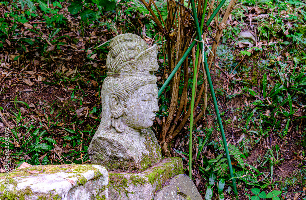 Obraz premium 京都、岩船寺の石仏