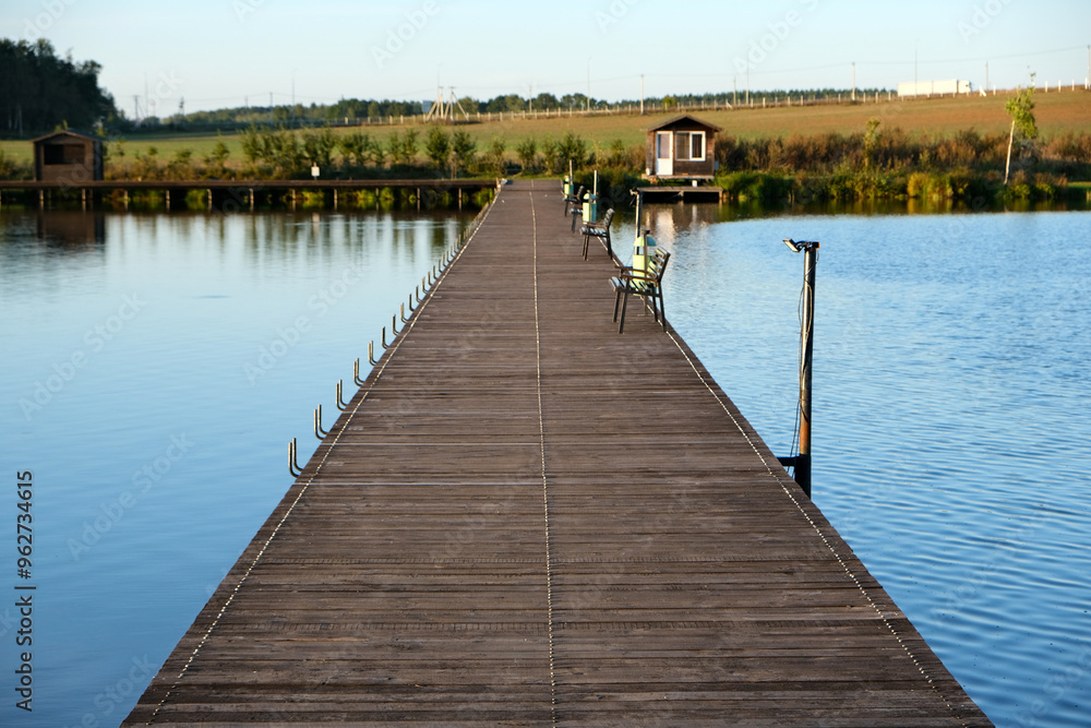 Obraz premium a floating pier or bridge for crossing a lake and fishing from the pier