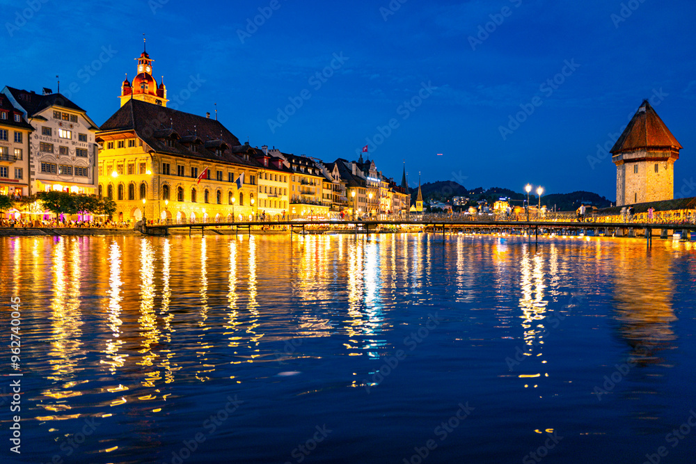 Fototapeta premium Lucern city with famous Chapel Bridge. Lucerne city view. Canton of Lucerne. Lucern Switzerland. Sunrise in historic city center of Lucerne with famous Chapel Bridge and lake Lucerne.