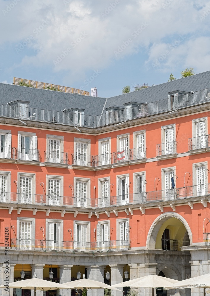 Fototapeta premium Arch of the Plaza Mayor with umbrellas in summer
