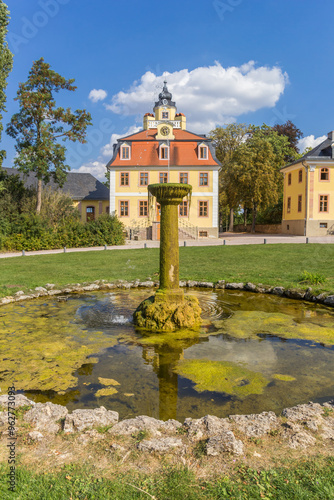 Obraz na płótnie Fountain and pond in front of the castle Belvedere in Weimar, Germany w salonie
