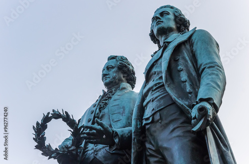 Obraz na płótnie Statue of famous german writers Goethe and Schiller in Weimar, Germany w salonie
