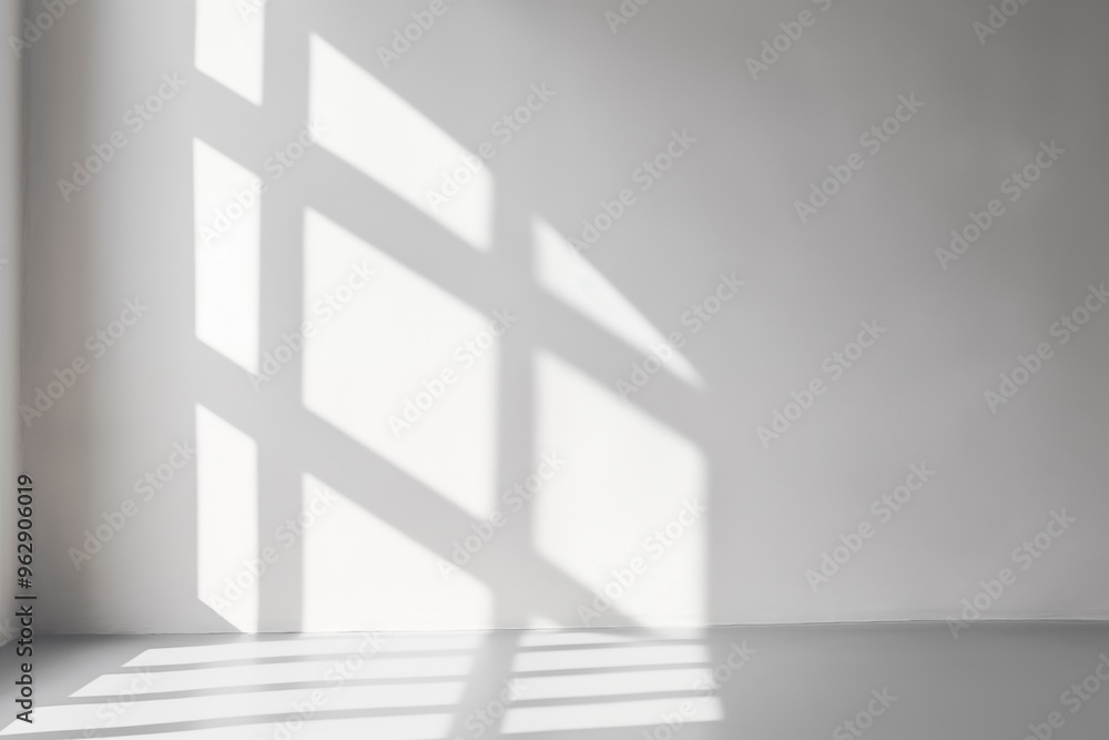 Obraz premium Diagonal window shadow casted by sunlight on white wall.