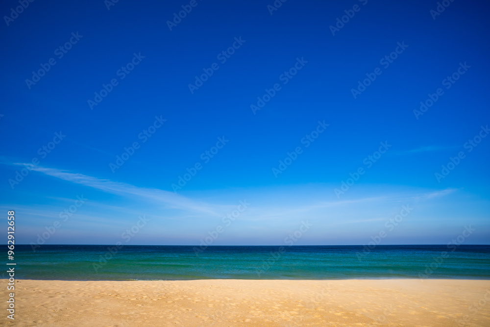 Fototapeta premium Beautiful beach and sand texture in sunny summer day background