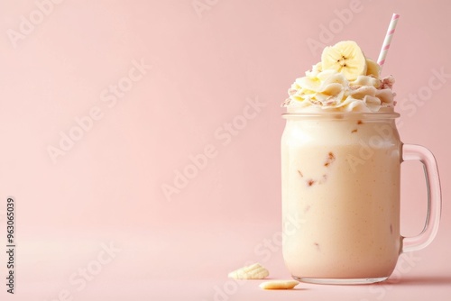 Obraz na płótnie Creamy banana milkshake in mason jar on pink background w salonie