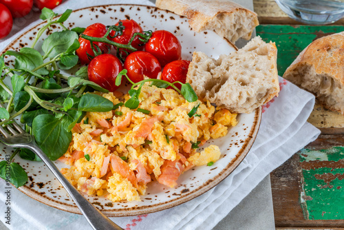 Scrambled eggs with smoked salmon, roasted tomatoes and crusty bread